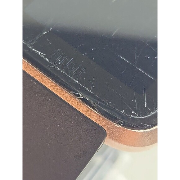 Fitbit Versa FB504 Smartwatch Fitness Heart Rate Bluetooth Activity W/ Charger - Picture 5 of 12